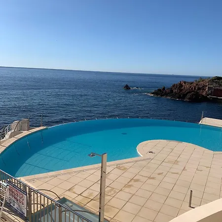 Grand Terrasse Vue Pieds Dans L'eau Piscine Apartmán Saint-Raphaël